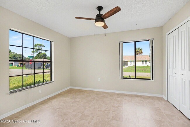 Building Photo - 2088 Sun Valley St