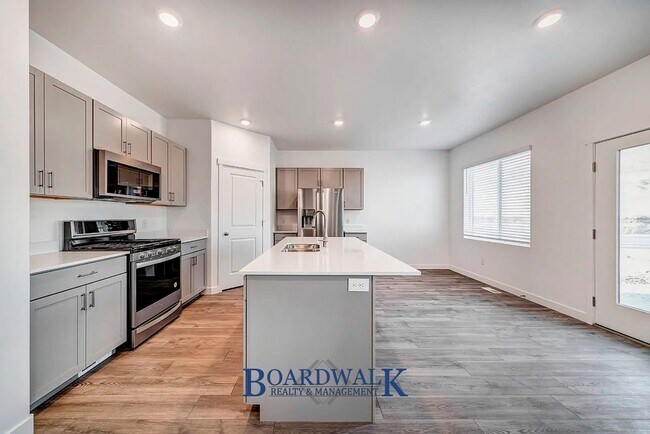 Building Photo - Modern 3-Bed Home with Yard & Amenities