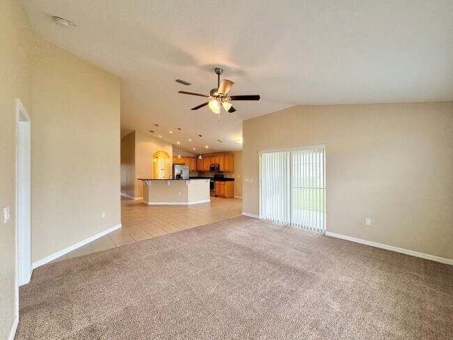 Building Photo - Gated Community of Mandolin