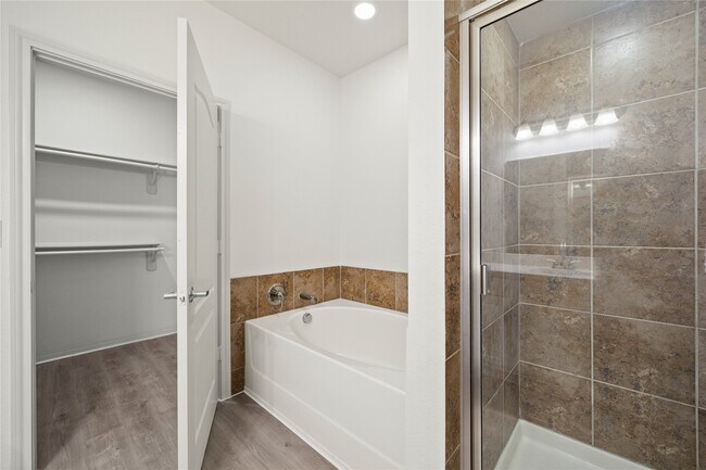 Building Photo - 11925 Jones Rd