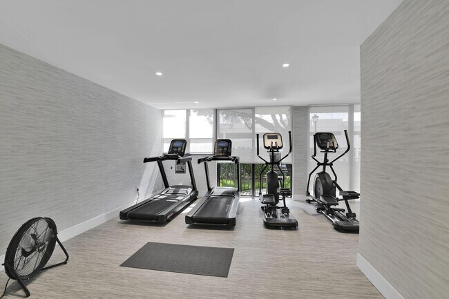 Building Photo - 899 Jeffery St