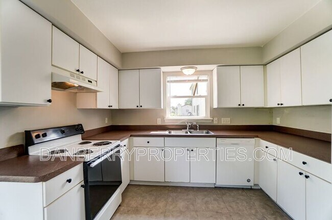 Building Photo - 3716 Turret Green Dr