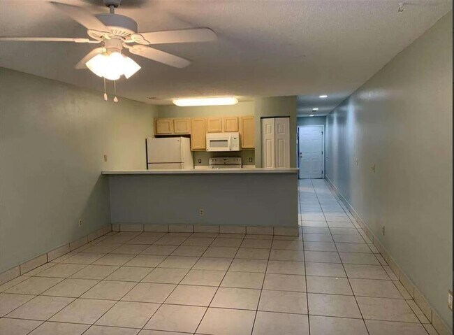 Building Photo - 4265 Villas Dr