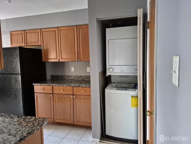 Building Photo - 915 Edison Glen Terrace