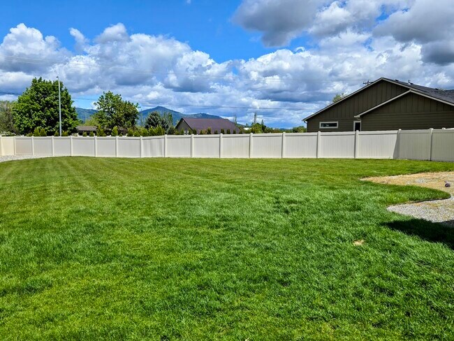 Building Photo - 4026 N Arrowleaf Lp