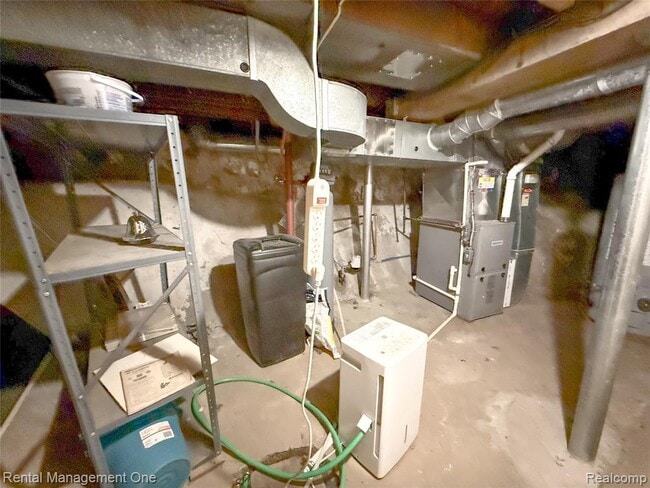 Building Photo - 49 Hovey St