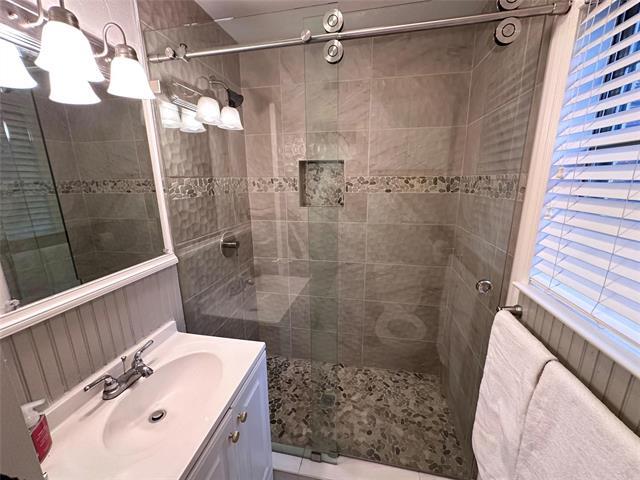 Building Photo - 4222 Newton Ave