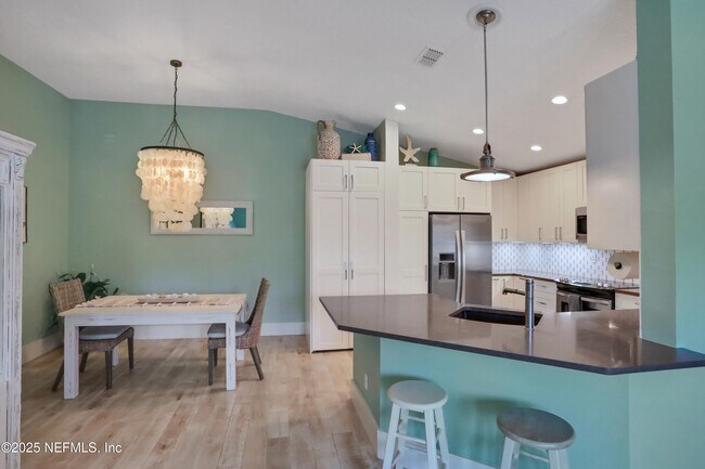 Building Photo - 228 Jardin De Mer Pl