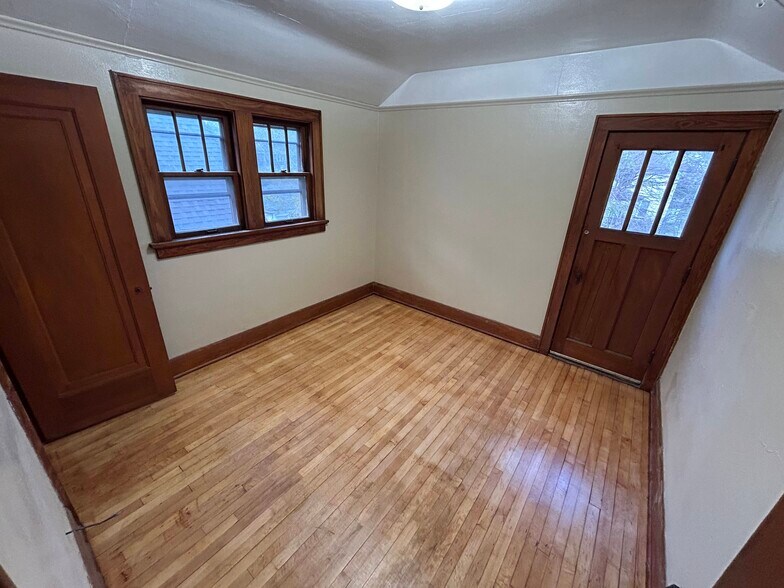 Building Photo - 5320 N 39th St