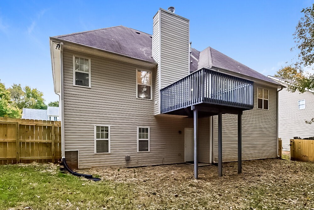 Building Photo - 915 Castlerock Way