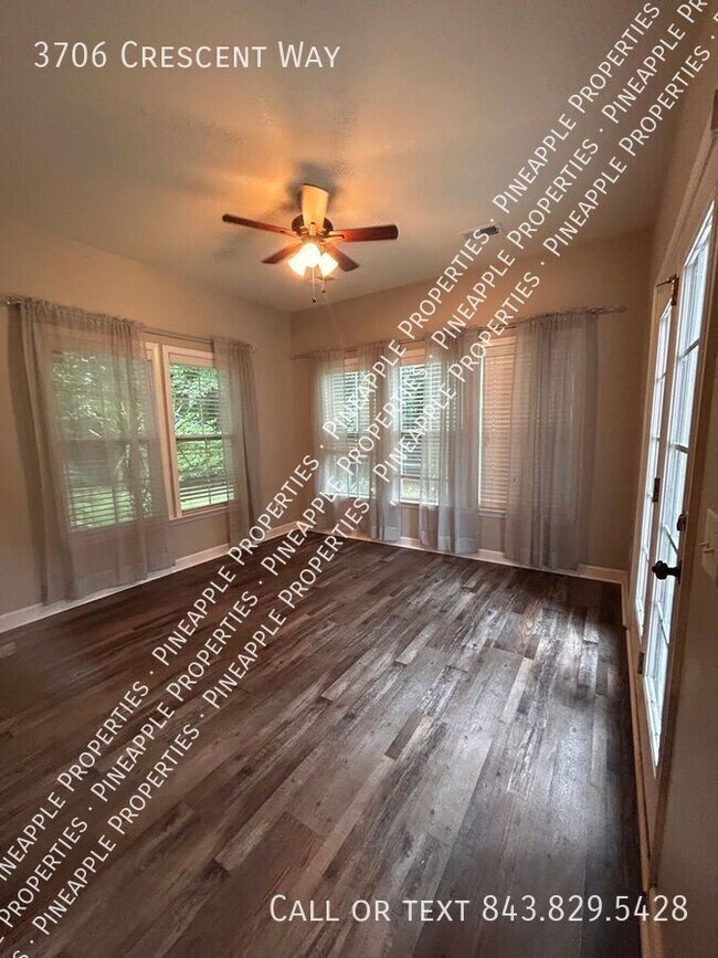 Building Photo - 3706 Crescent Way