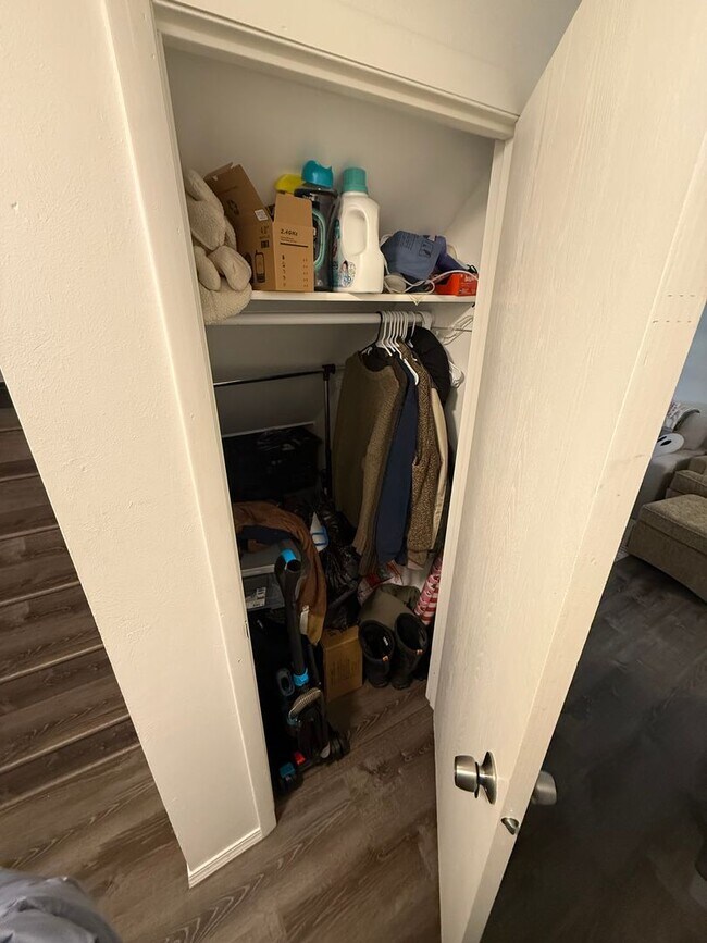 Building Photo - 1837 S 8th St W