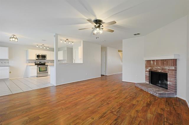 Building Photo - 8320 Seven Oaks Ln