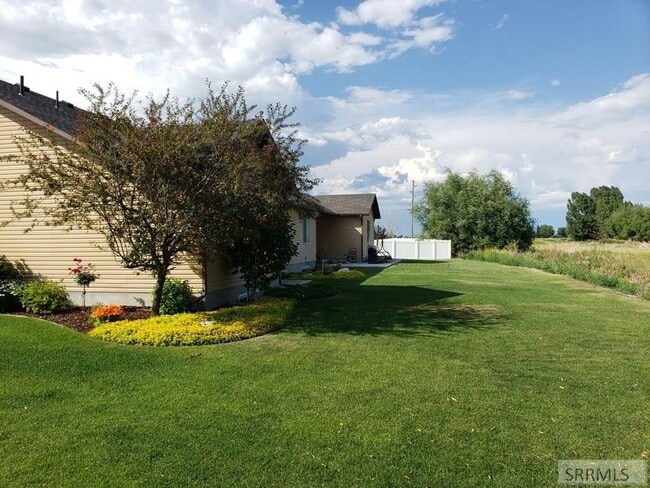 Building Photo - Charming 3-Bedroom, 2-Bathroom Twin Home in Stonebridge Subdivision