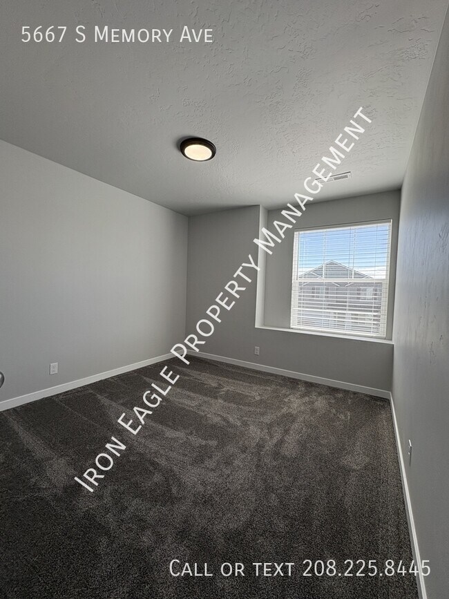 Building Photo - 5667 S Memory Ave