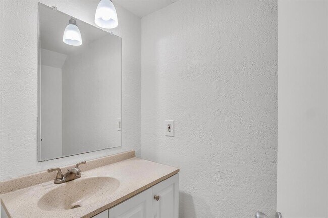 Building Photo - 9611 Meadowheath Dr