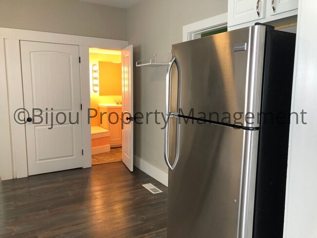 Building Photo - Lovely Three Bedroom Home