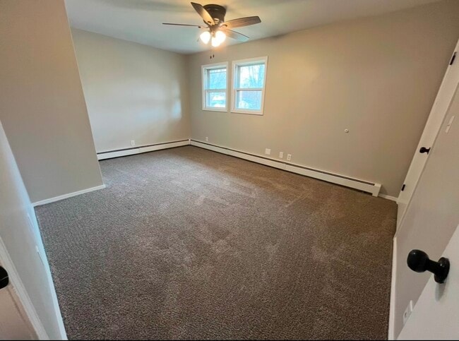 Building Photo - 1209 Rosewood Dr NE