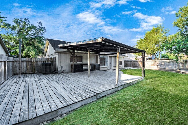 Building Photo - 9918 Peachridge Dr