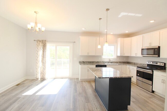 Building Photo - Stylish and Spacious Townhome Near Sentara...