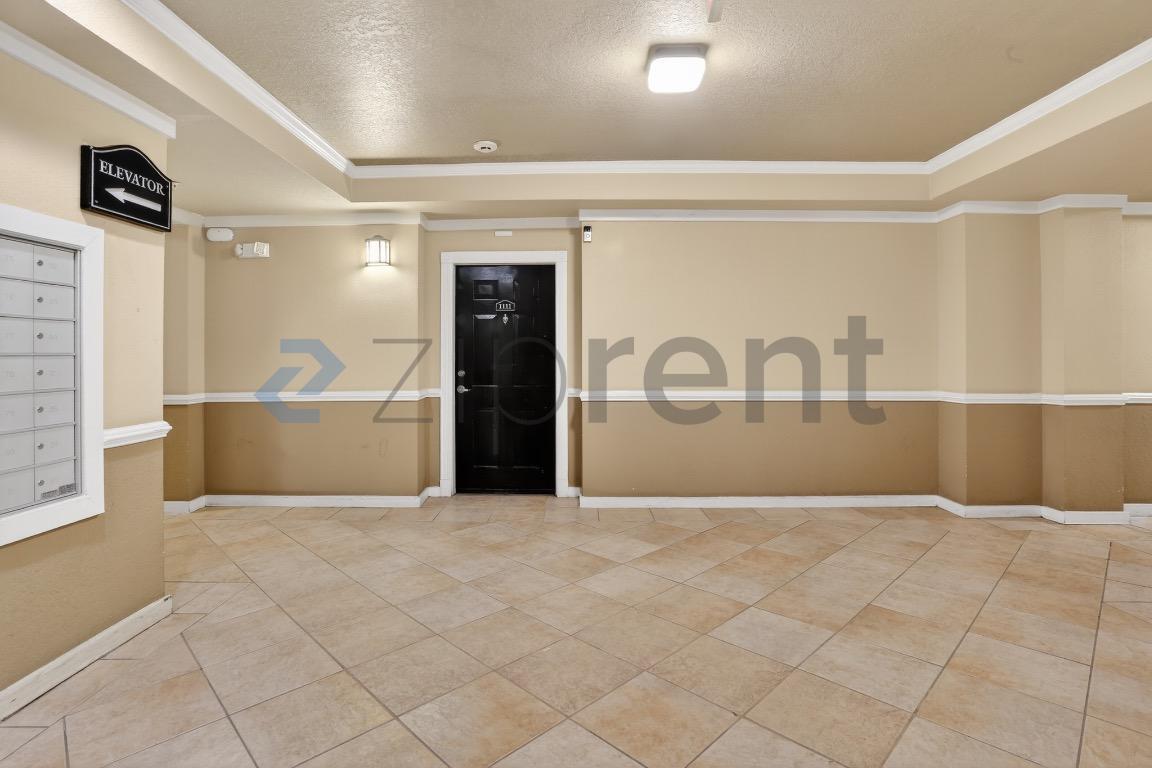 Building Photo - Unit