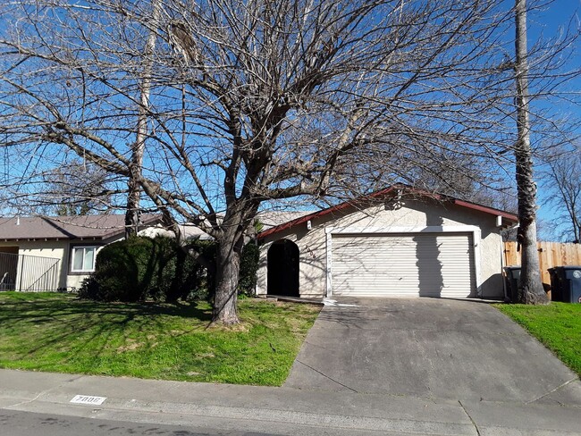 Primary Photo - Citrus Heights 3 Bdrm, 2 bath - new carpet...