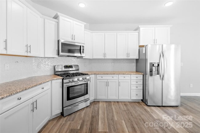 Building Photo - 15013 Savannah Hall Dr