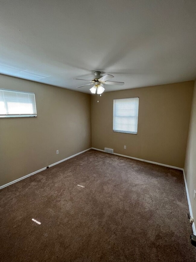 Building Photo - Entirely Remodeled 3 Bedroom, 1 Bathroom i...