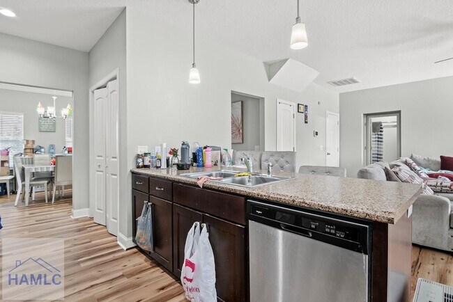 Building Photo - 543 Thorp Circle