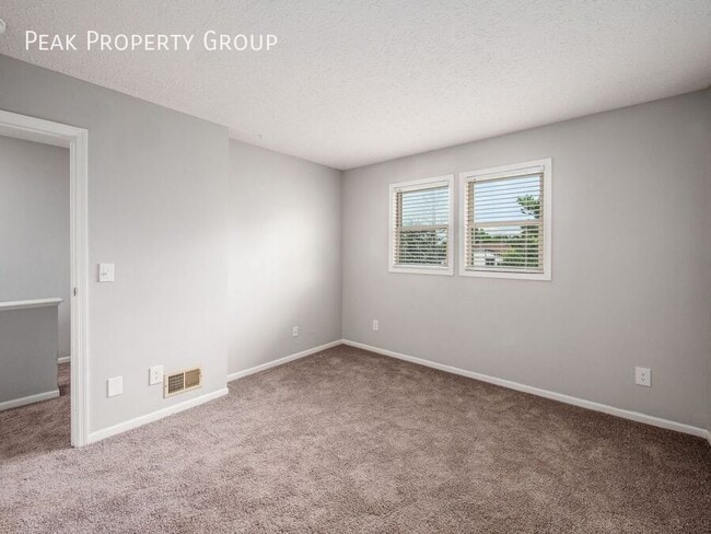 Building Photo - 2015 Queensgate Ln