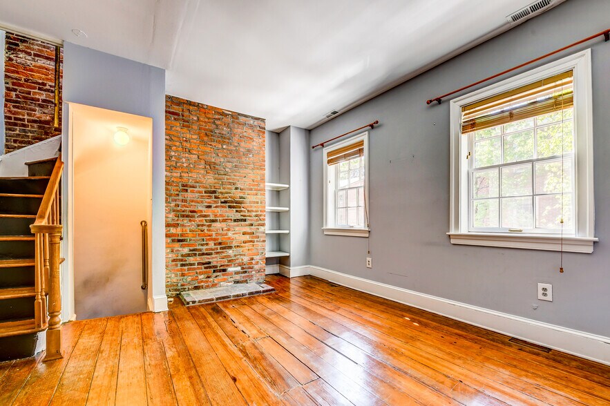 Building Photo - 1614 Lancaster St