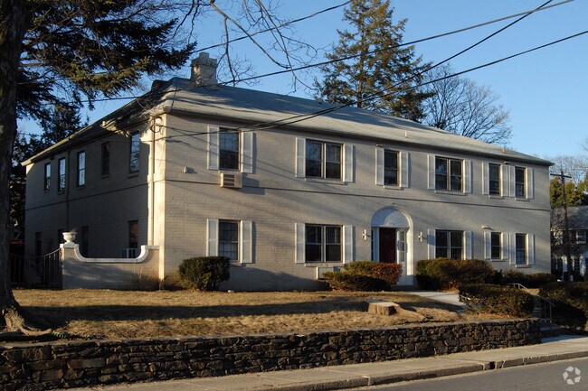 Building Photo - Hampden Manor