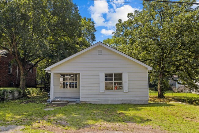 Building Photo - Beautiful Fully Renovated Midfield Home