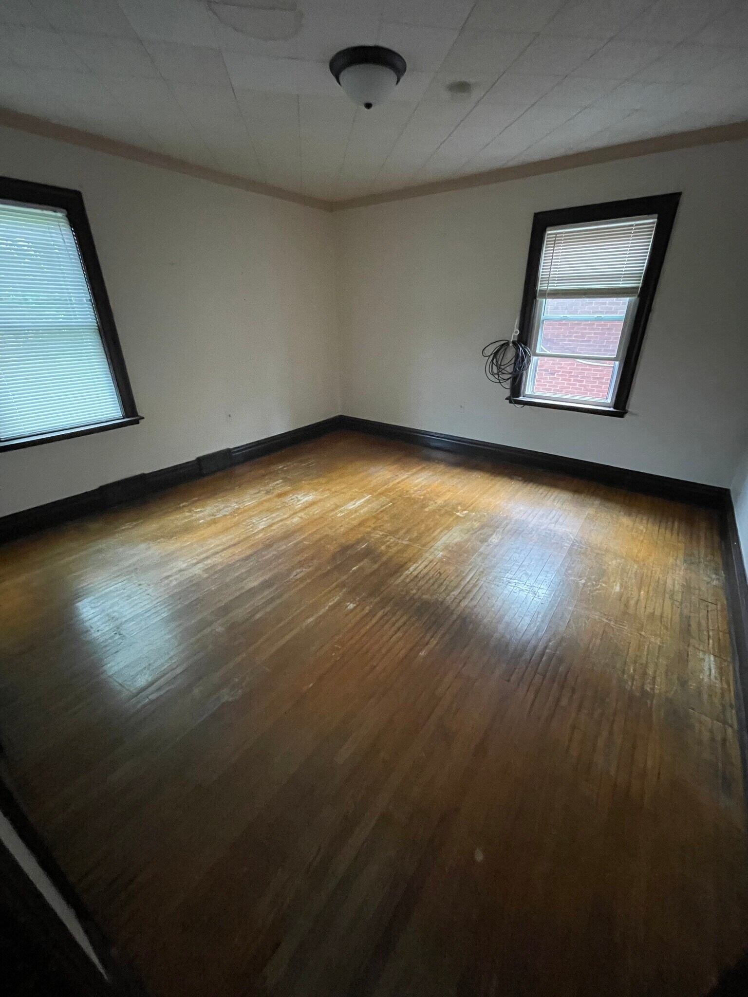 Bed 1 - 309 4th St