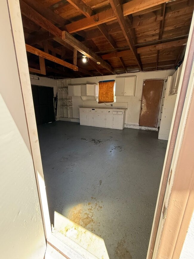 Building Photo - 3 Bedroom 2 Bathroom House for Rent