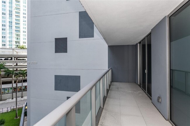 Building Photo - 1300 Brickell Bay Dr