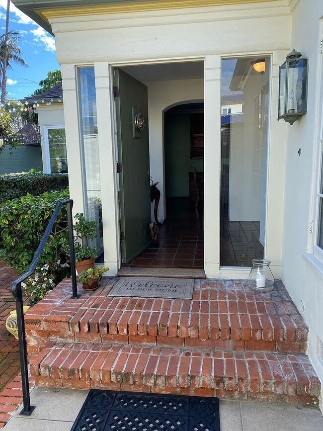 Building Photo - 4893 Niagara Ave