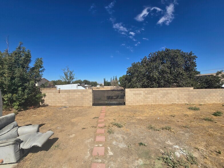 Building Photo - 5517 W Avenue M2