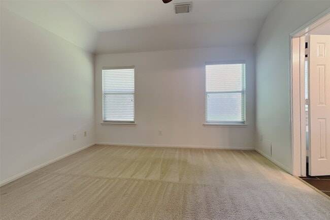 Building Photo - 14 E Sage Creek Pl