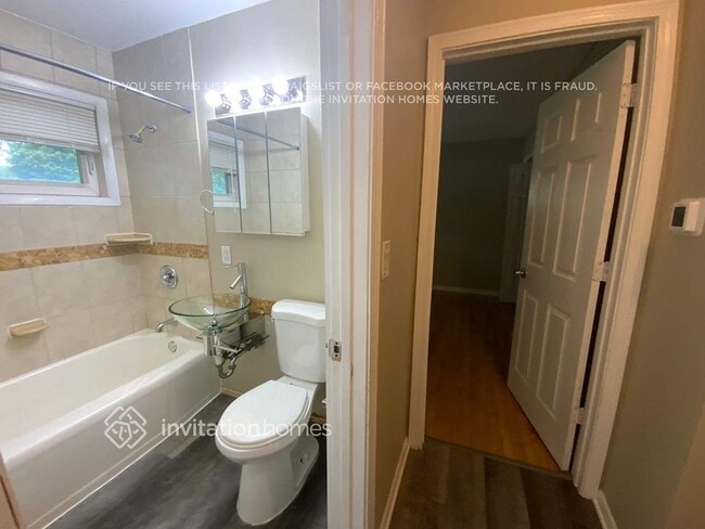 Building Photo - 1869 Oxford St N