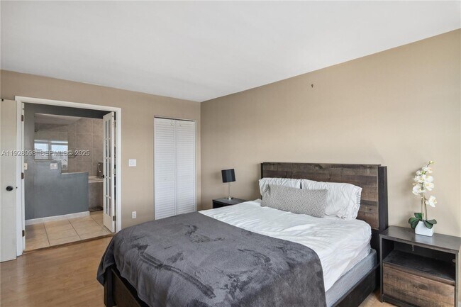 Building Photo - 401 Golden Isles Dr