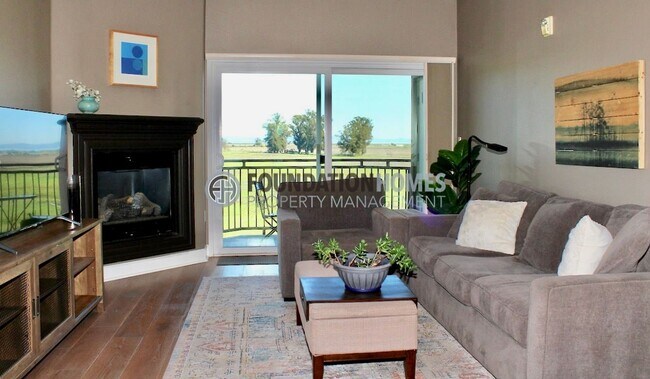 Building Photo - FURNISHED -Top-floor end-unit Condo - FOUN...