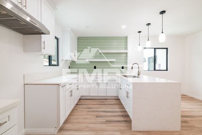 Building Photo - Amazing Deal 3 Bed 2 Bath House Arrington Ave Downey