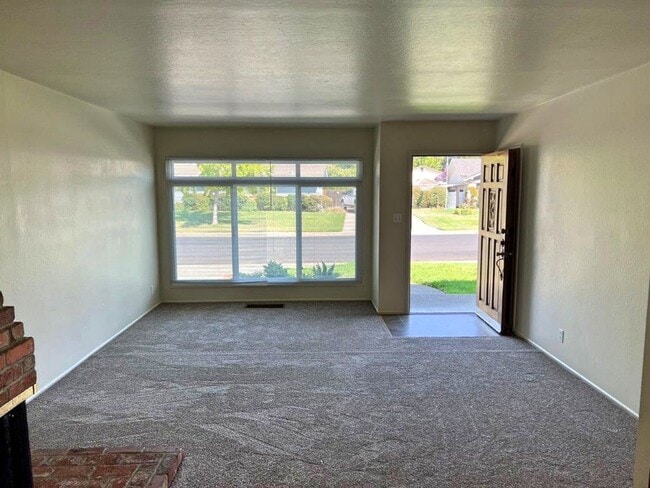 Building Photo - Renovated 3 Bedroom One Story *Vacaville *Pets Negotiable