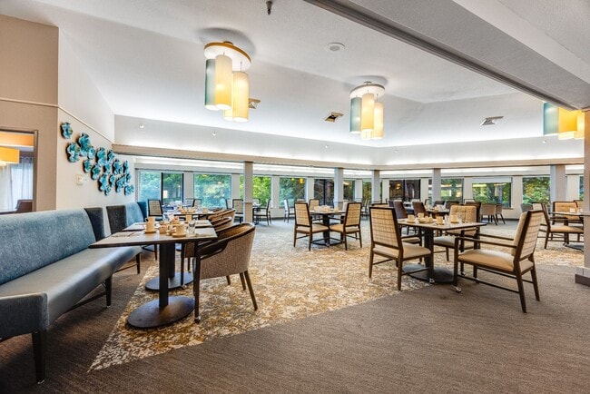 Community Dining - Parkwood Estates Senior Apartments