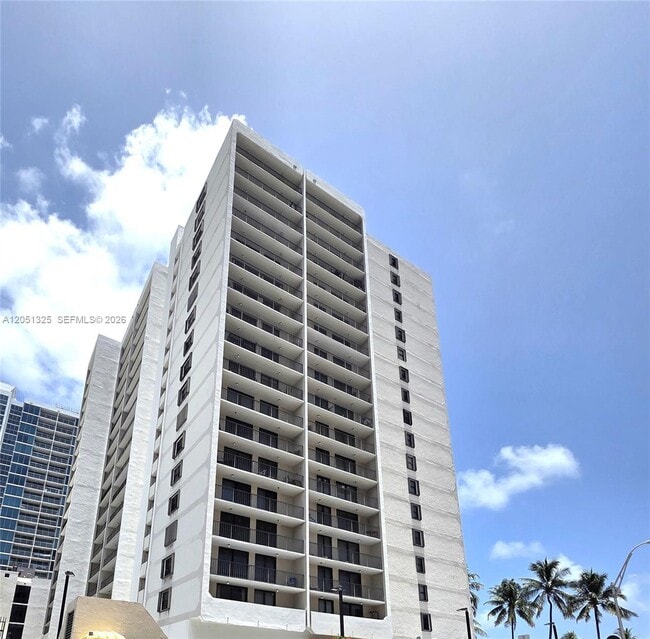 Building Photo - 2625 Collins Ave