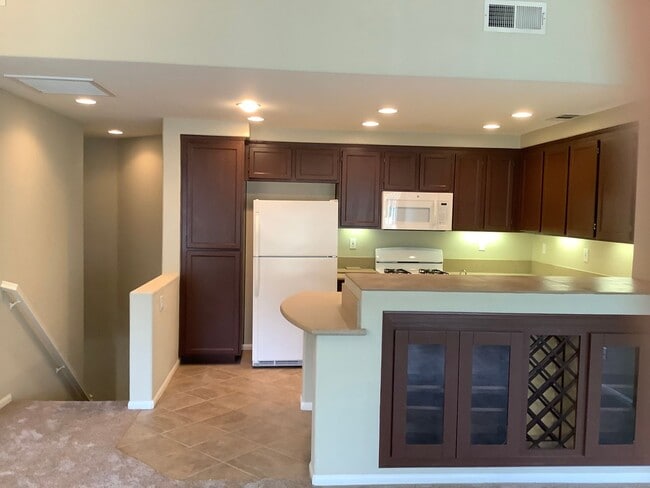 Building Photo - 2 Bedroom Townhome in the Canterra Community of Scripps Ranch