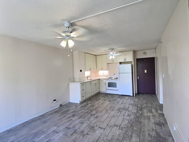 Building Photo - Discover Your Ideal Home in the Heart of T...