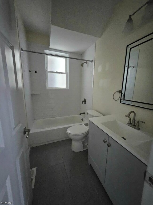 Building Photo - 167 S 9th St