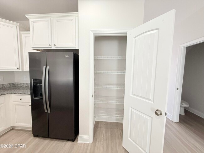 Building Photo - 7682 Shadow Lake Dr